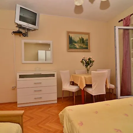 Sonja Πανσιόν